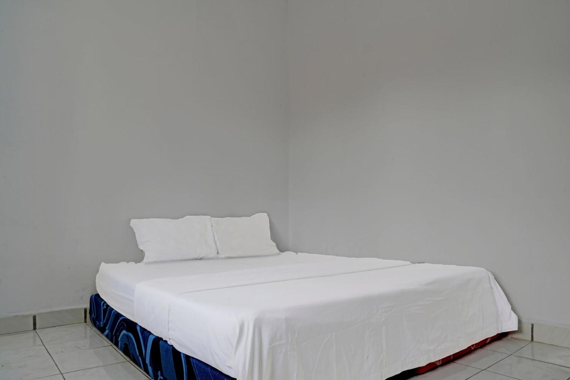 סוקאבומי Spot On 92856 Home Stay Syariah Aom Kusman מראה חיצוני תמונה