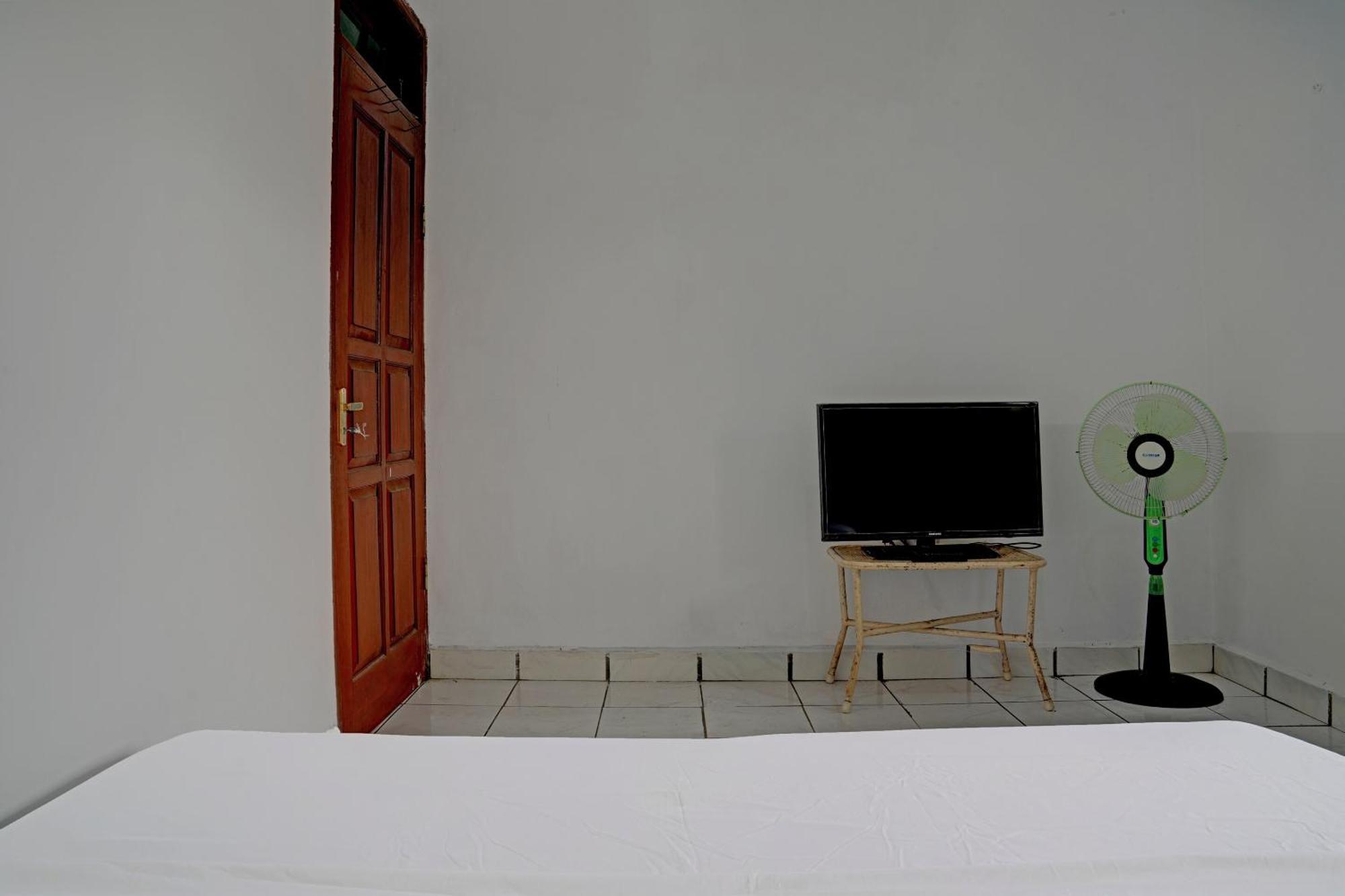 סוקאבומי Spot On 92856 Home Stay Syariah Aom Kusman מראה חיצוני תמונה