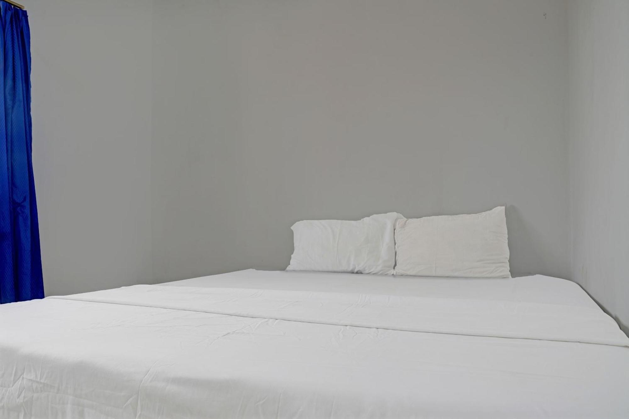 סוקאבומי Spot On 92856 Home Stay Syariah Aom Kusman מראה חיצוני תמונה