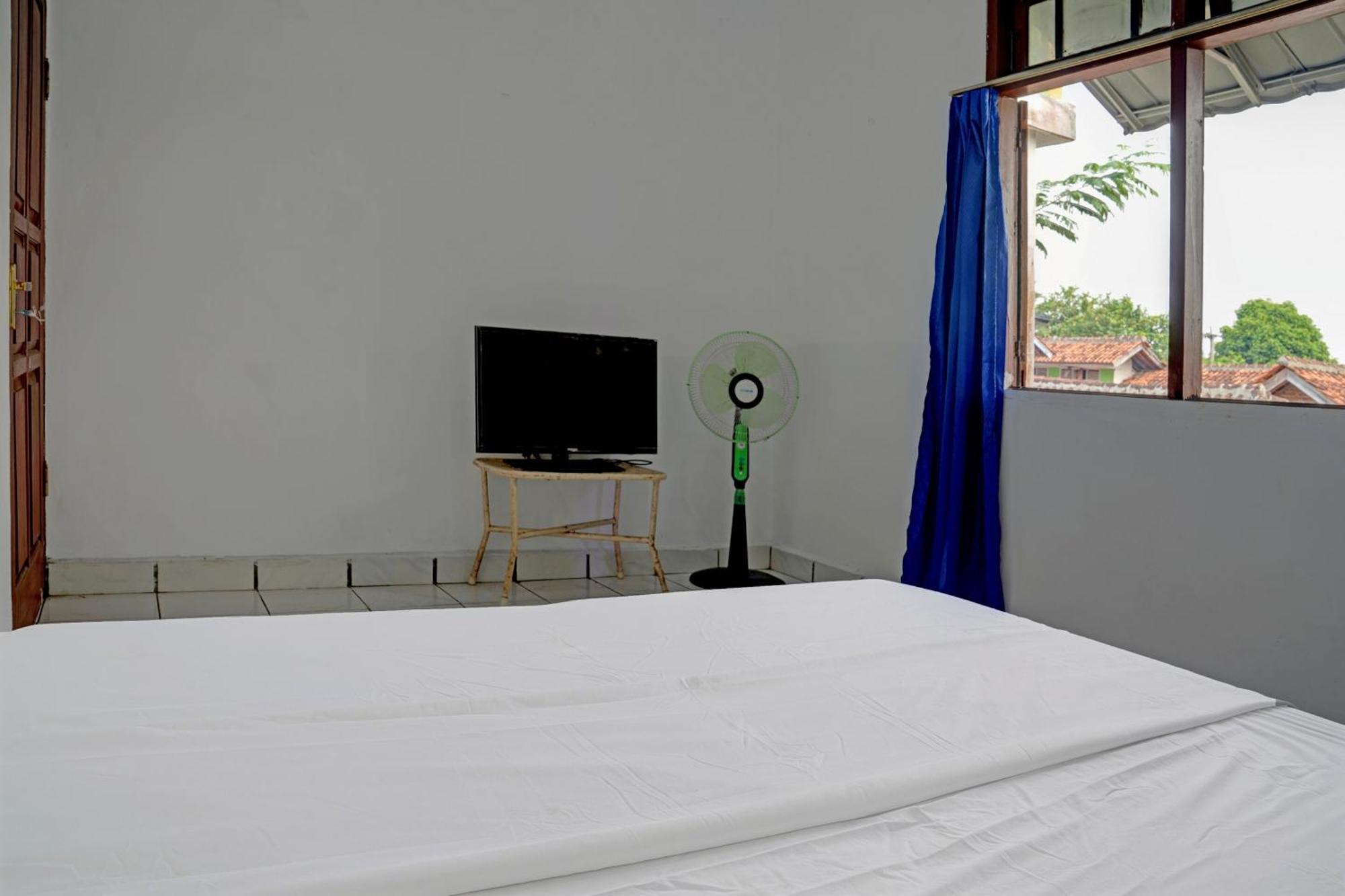 סוקאבומי Spot On 92856 Home Stay Syariah Aom Kusman מראה חיצוני תמונה