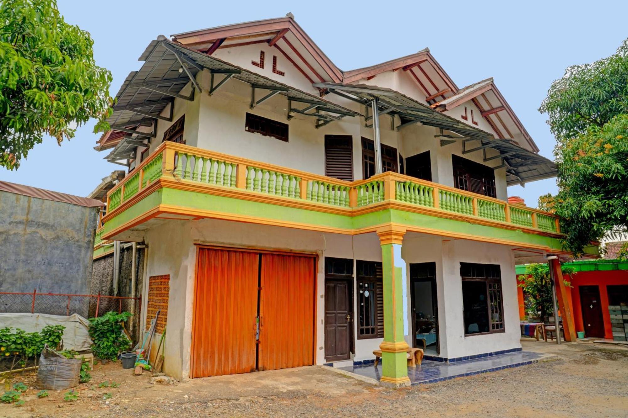 סוקאבומי Spot On 92856 Home Stay Syariah Aom Kusman מראה חיצוני תמונה